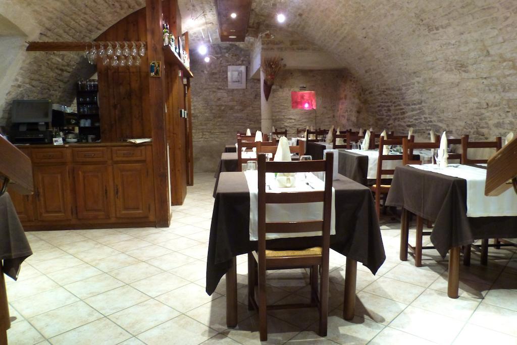 Hotel Du Donjon Champlitte-et-le-Prélot Exterior photo